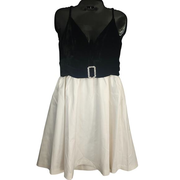 Endless Rose Dresses & Skirts - ENDLESS ROSE‎ Women's Mixed Media Dress Medium Black Ivory Buckle NWT $140